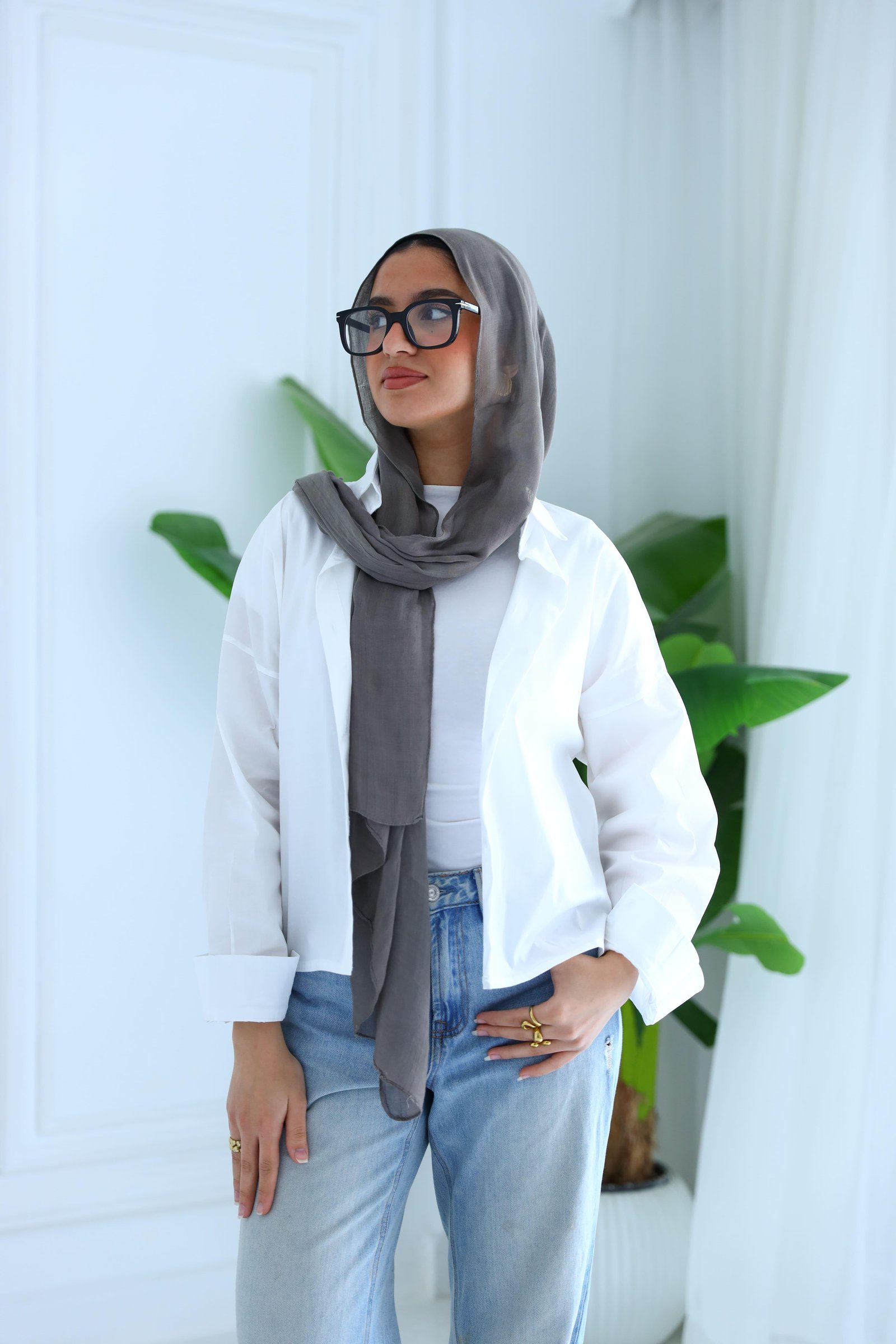 White cropped shirt thumbnail