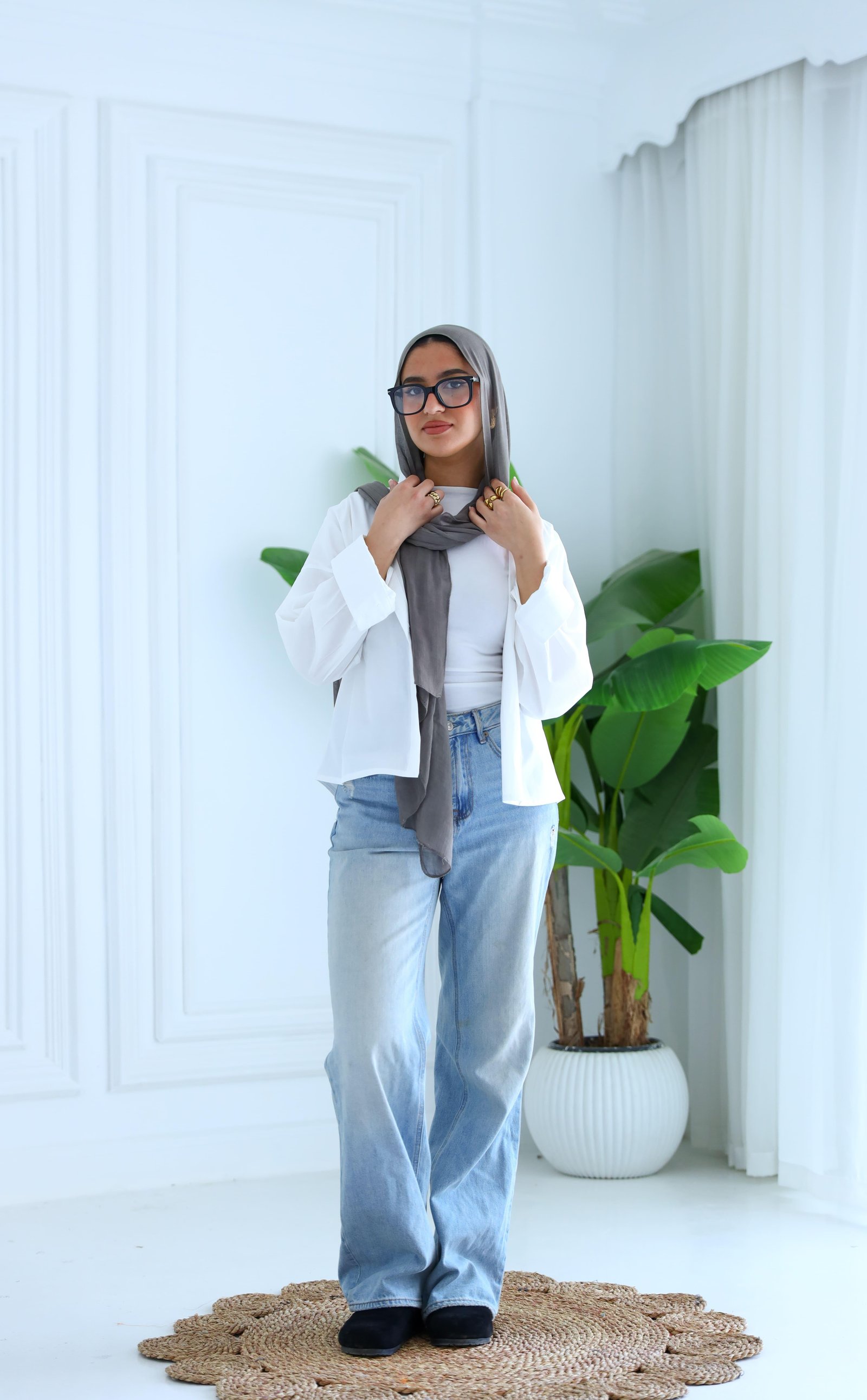 White cropped shirt gallery image