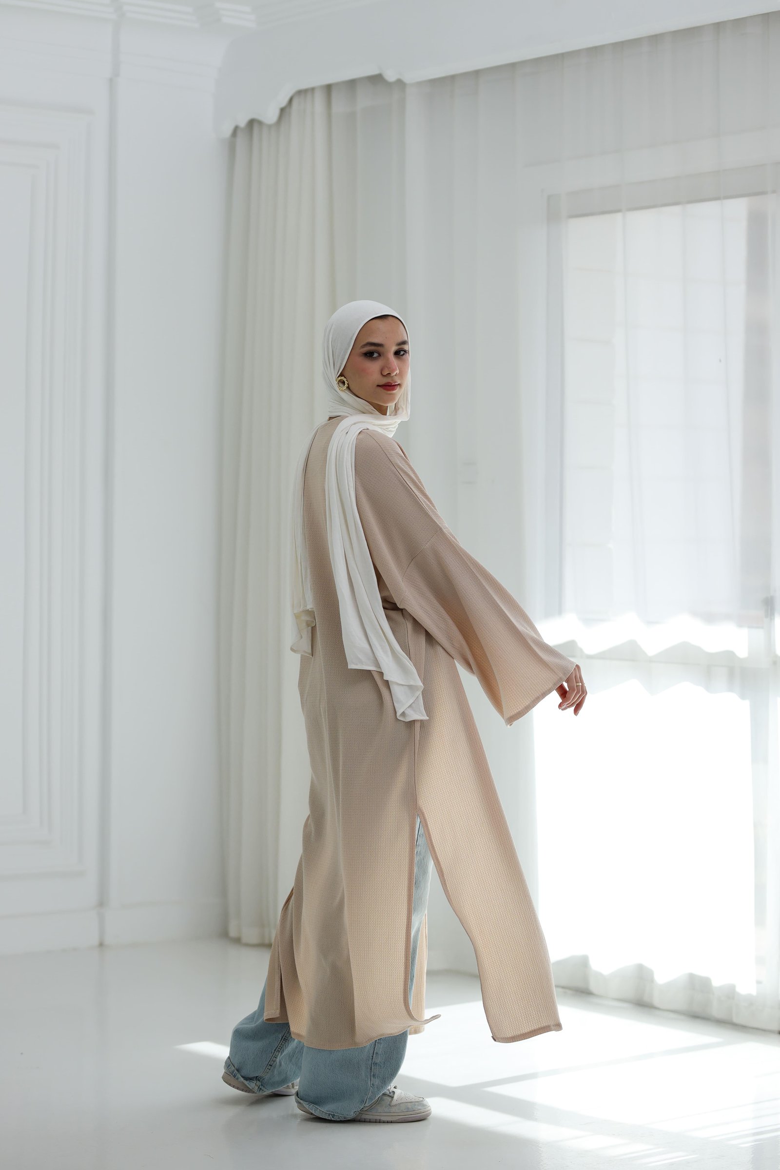 Beige kimono gallery image