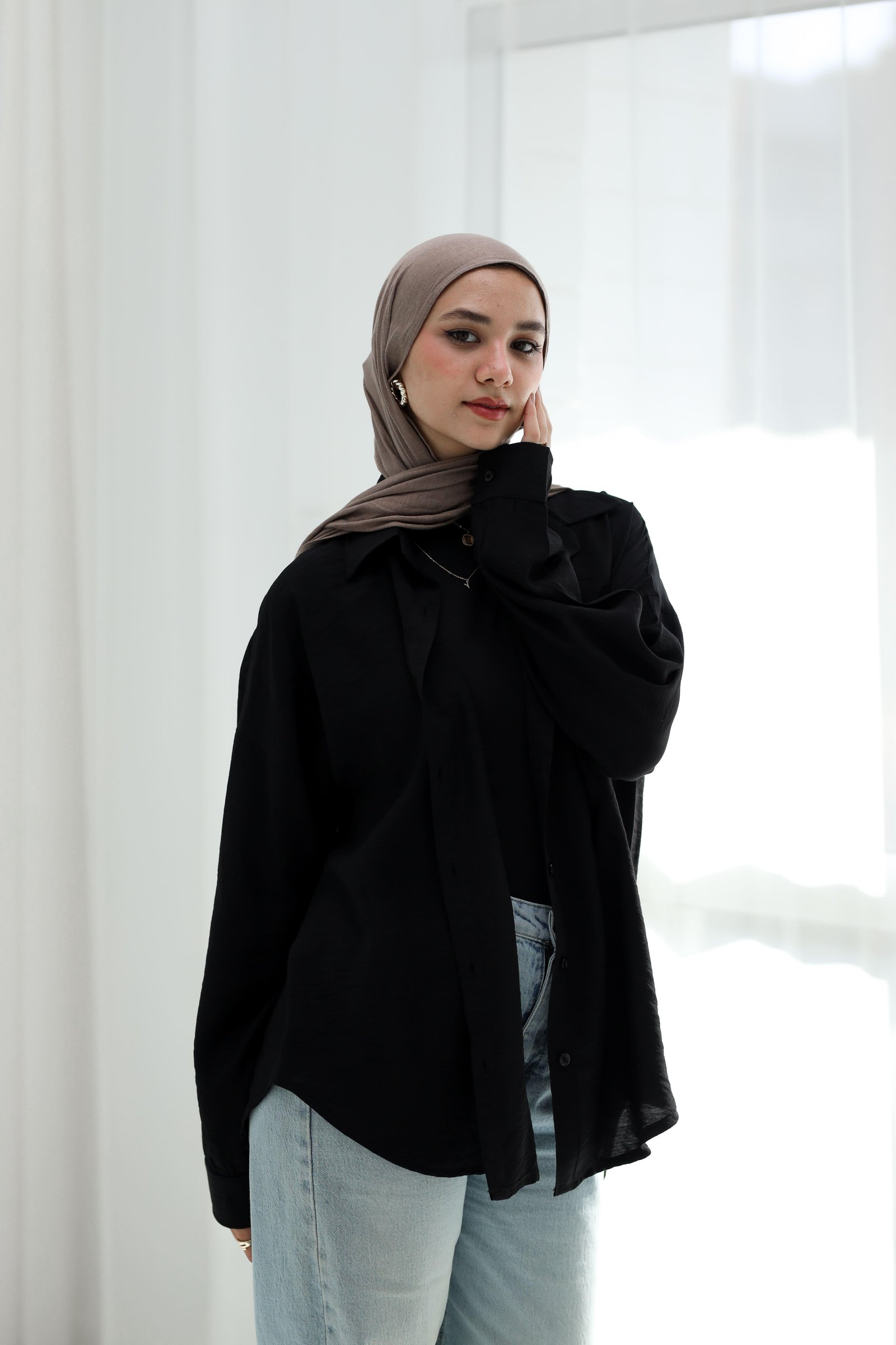 Black easy wear shirt gallery image