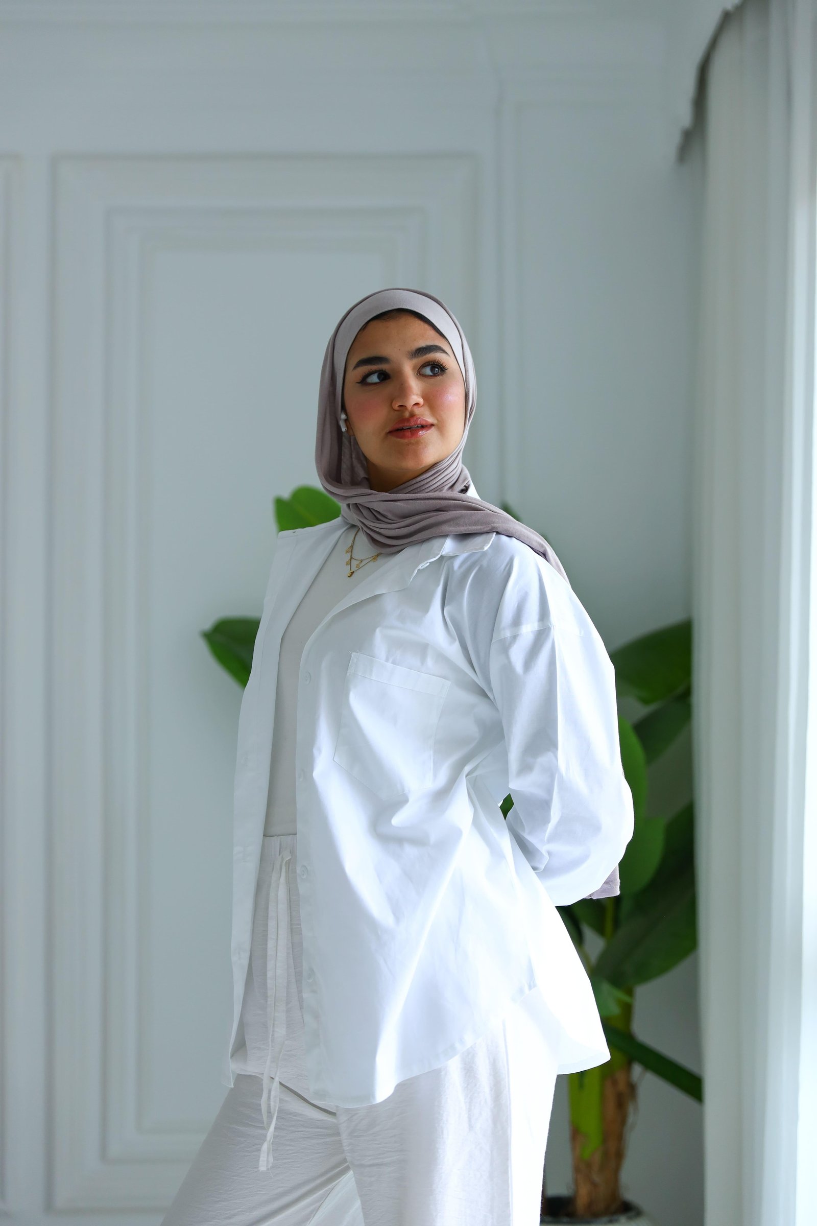 white poplin shirt gallery image