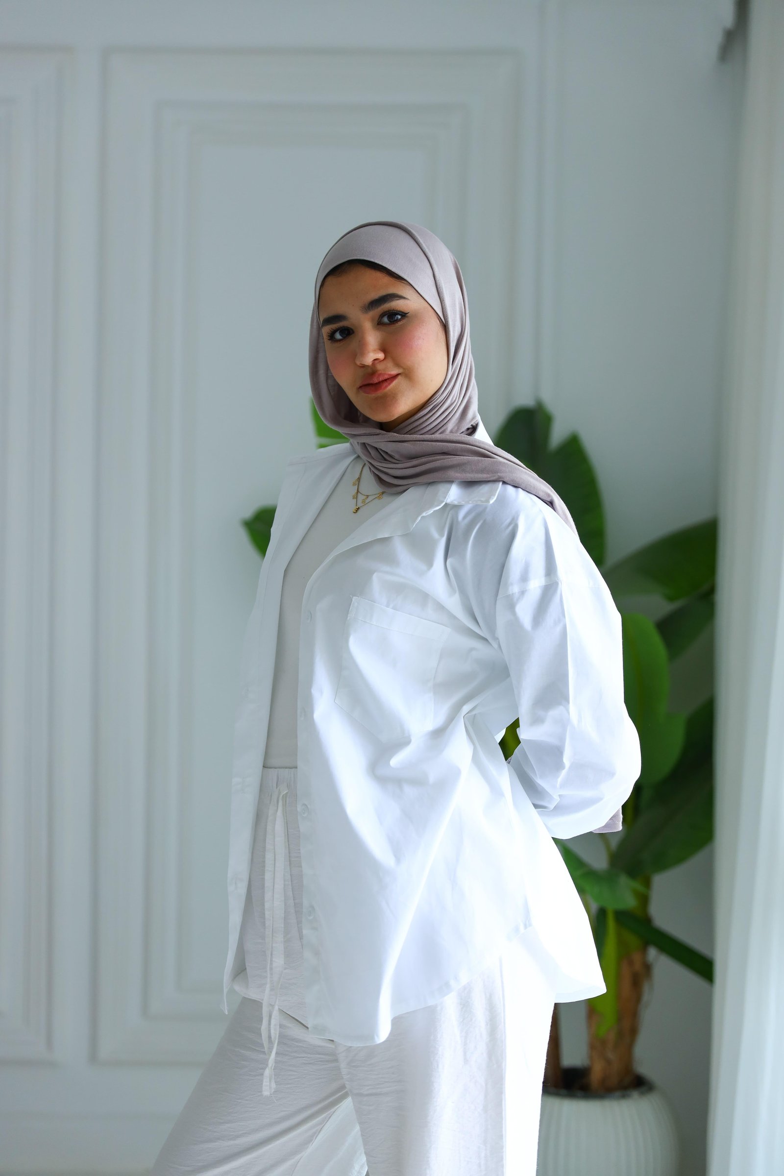 white poplin shirt gallery image