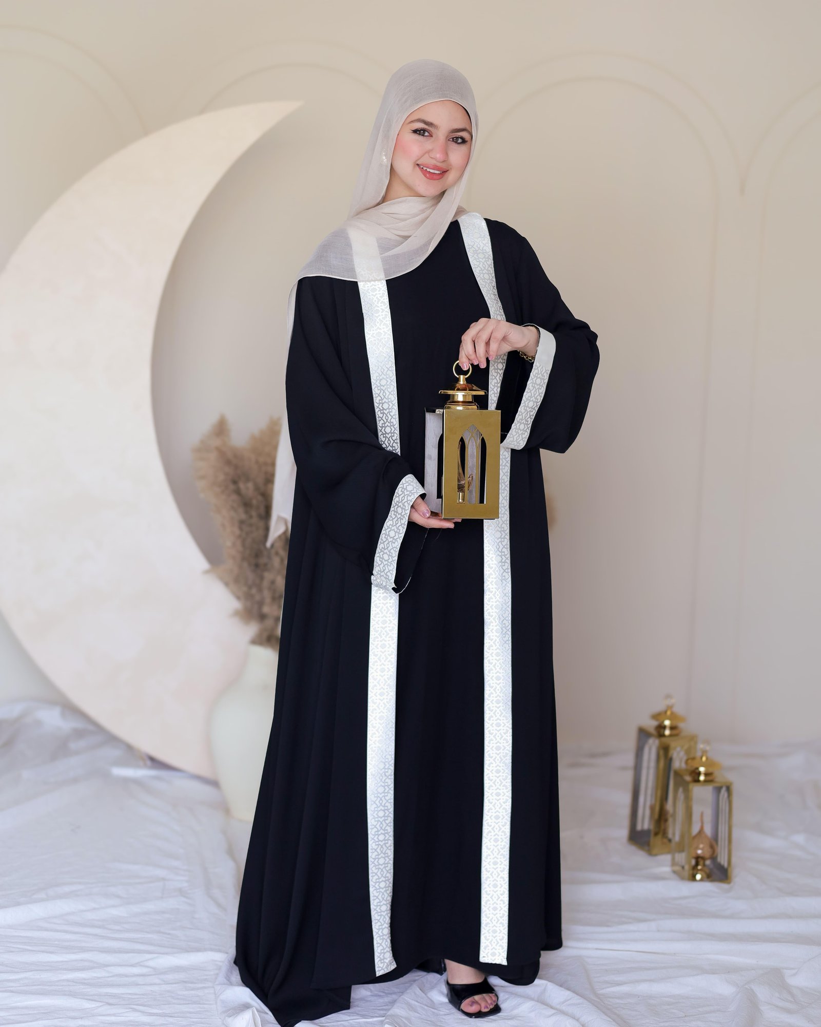 Night of Qamar kaftan gallery image