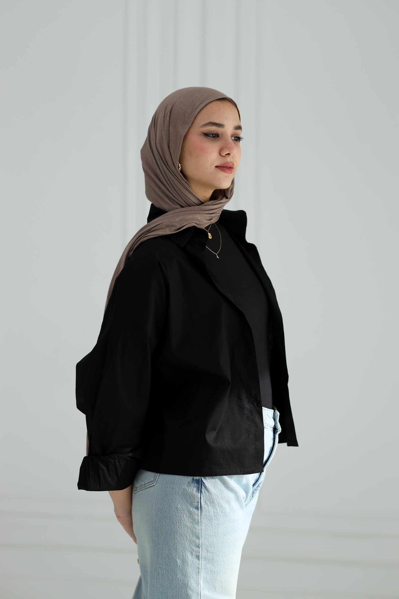 Black cropped shirt gallery image