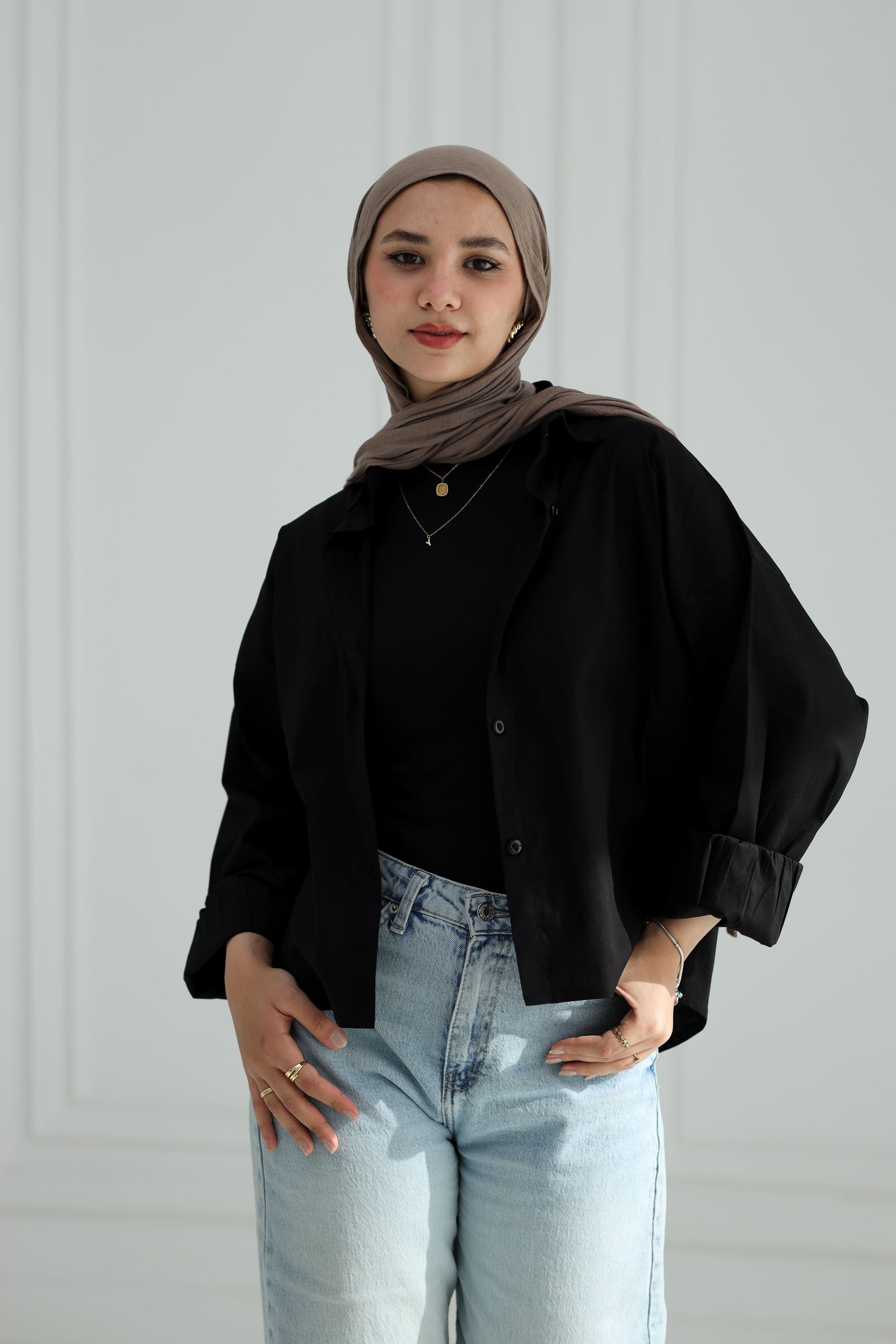 Black cropped shirt gallery image