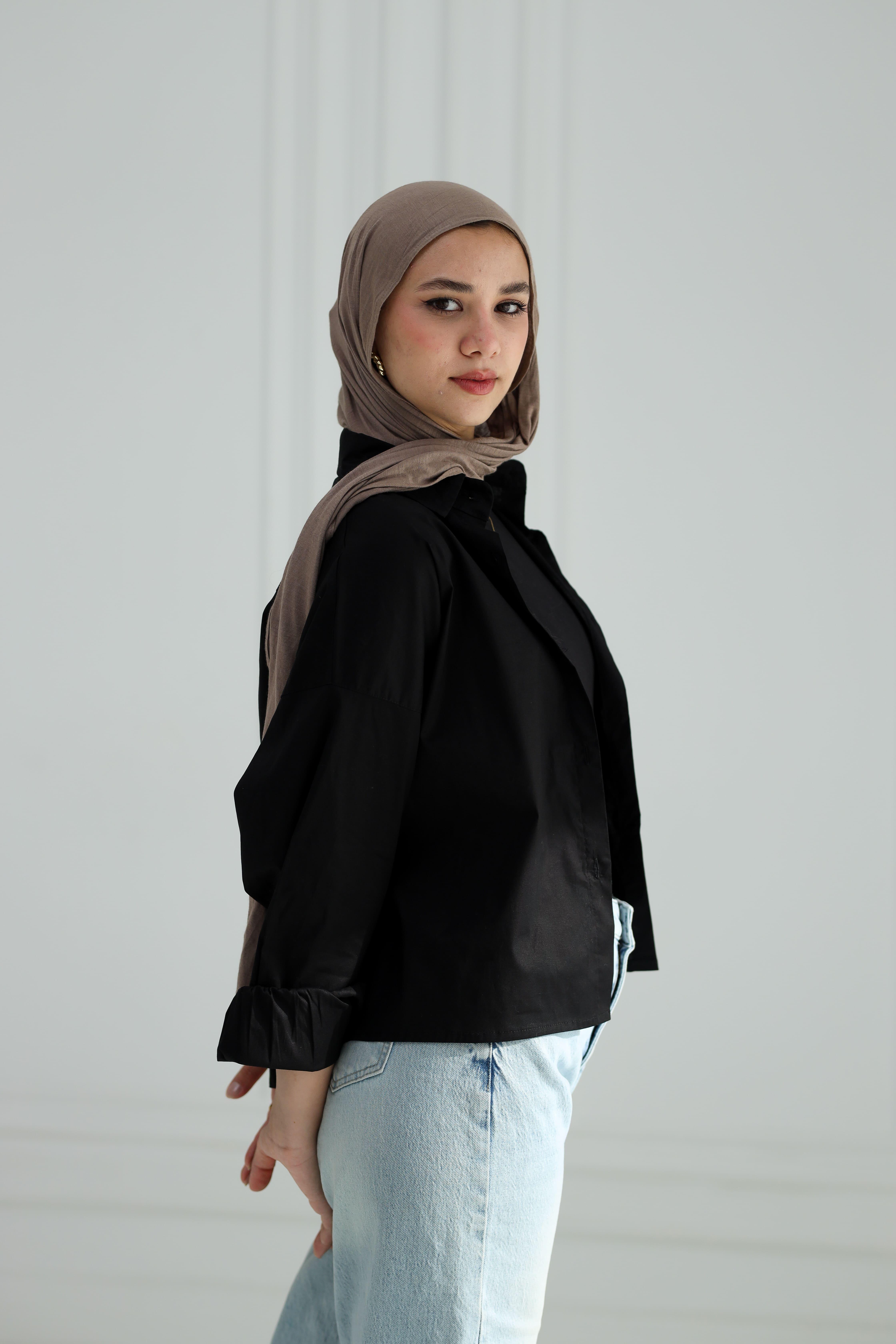 Black cropped shirt