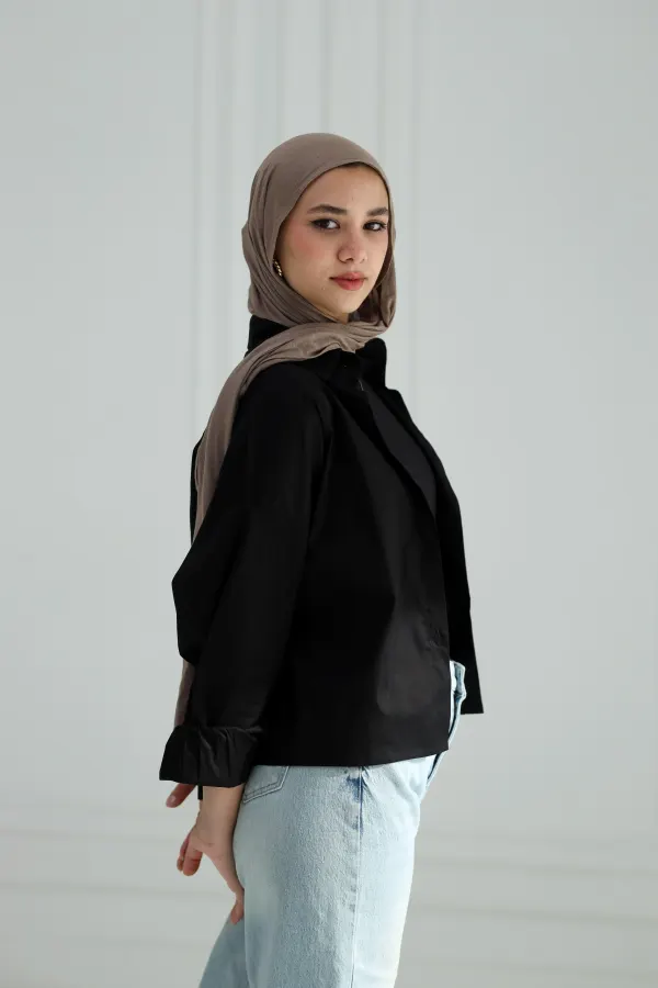 Black cropped shirt