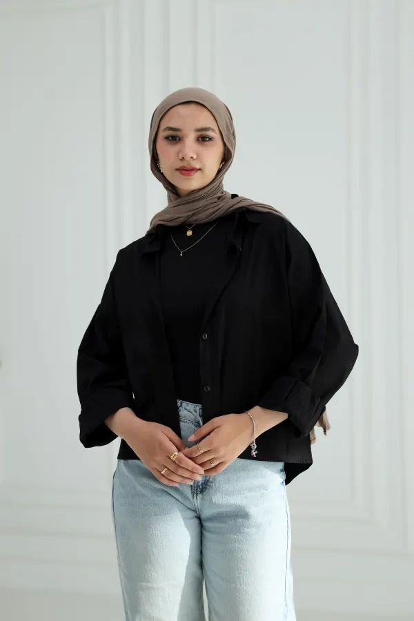 Black cropped shirt