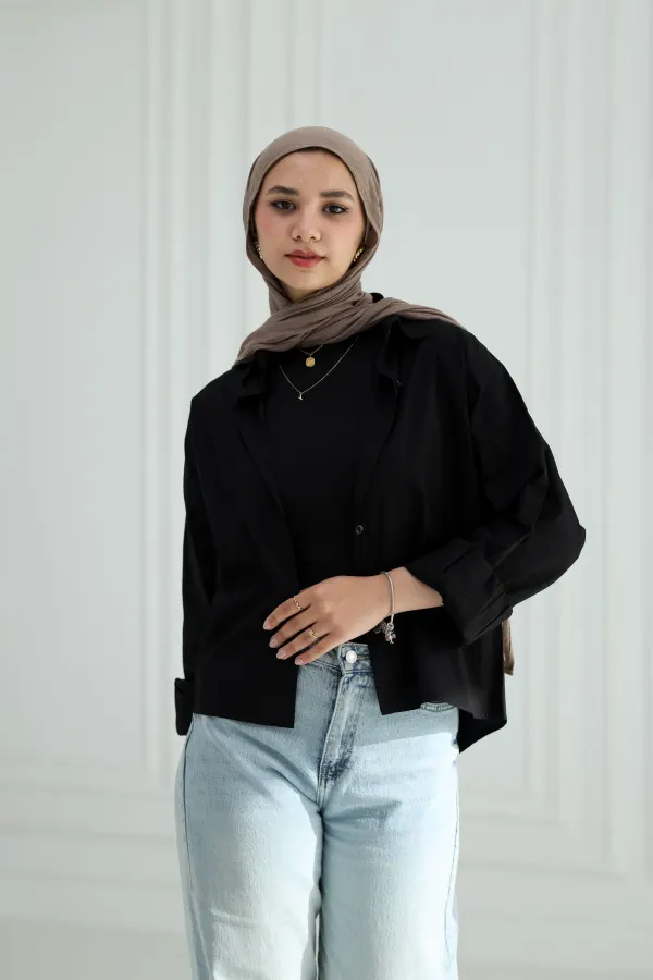 Black cropped shirt
